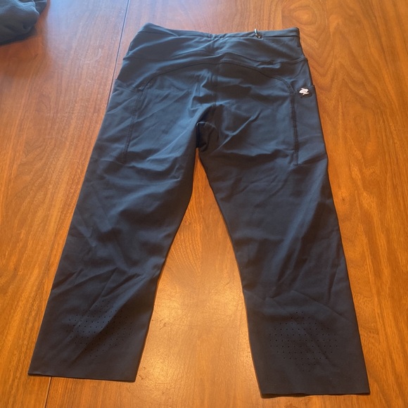 NWOT rabbit Speed Capris - Picture 3 of 3